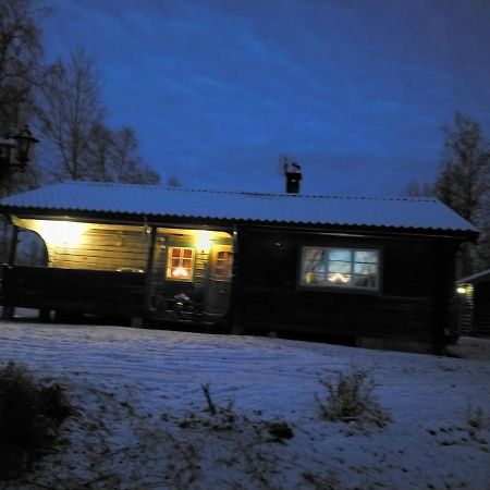 Mysig Timmerstuga Vid Sjoen Bjoerken 34 Roennsudden Грангарде Экстерьер фото