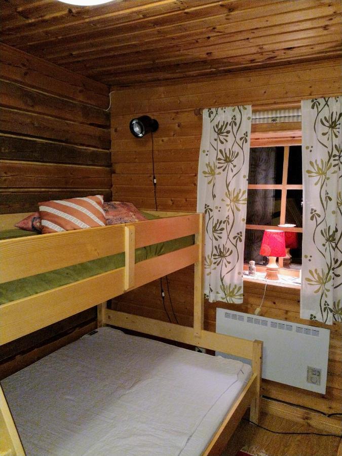 Mysig Timmerstuga Vid Sjoen Bjoerken 34 Roennsudden Грангарде Экстерьер фото